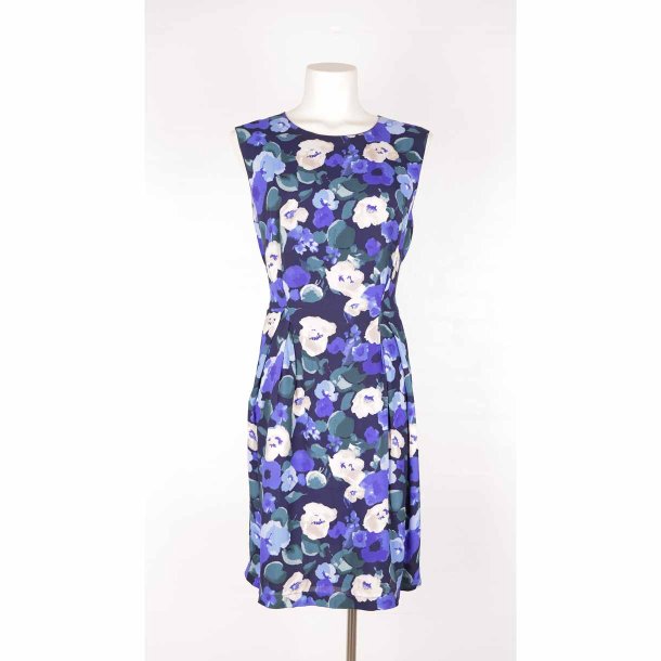 Kjole fra InWear str. 44 sort med blomster (1)