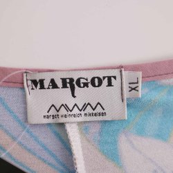 Margot bluse med vandfald krave. g 59cm. som ny (24)