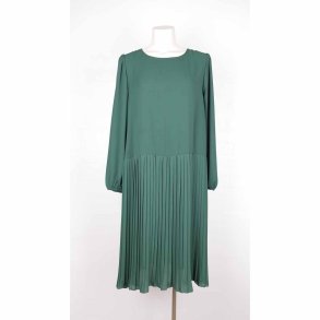 Noella kjole med plisseret skrt. str M/L. g 53cm (24)