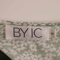 By IC blomstret sl-om kjole, matgrn, str S (25)