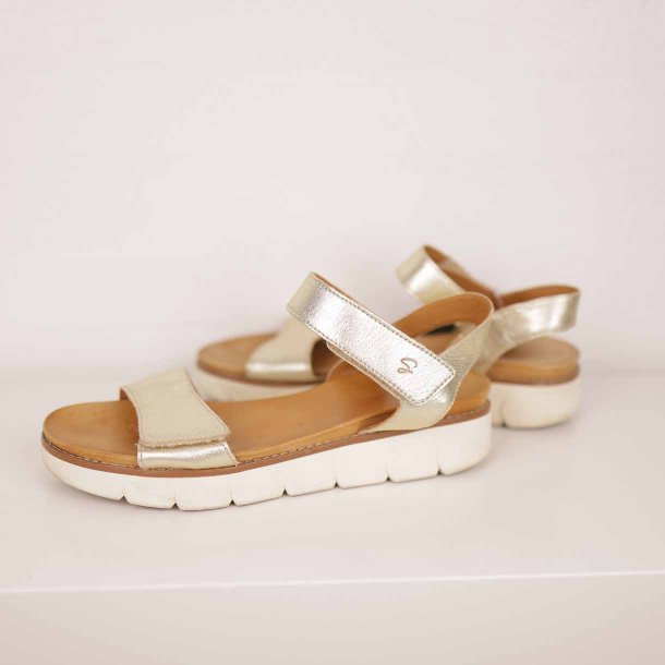 Shoedesign sommer sandal guld/velcro NSN 42 (29)