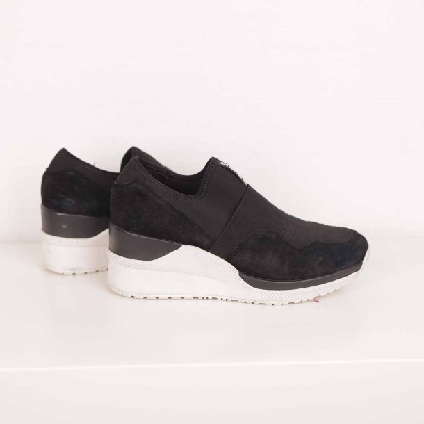 DKNY sneakes str.38 sort (3)