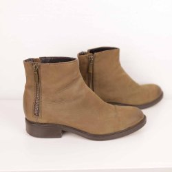 A Pair kort stvle khaki glat ruskind  NSN 38 (40)